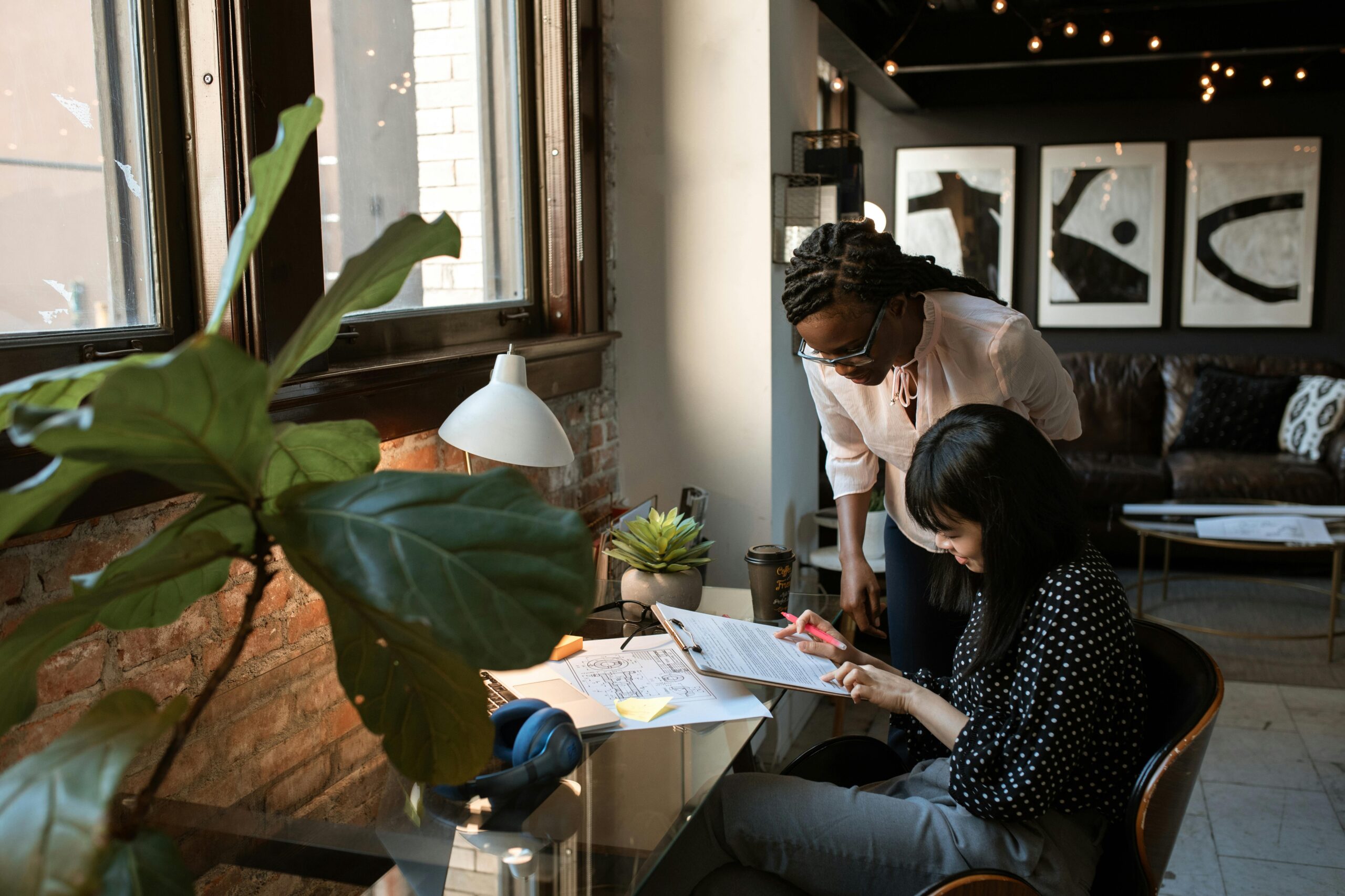 Stratégie de communication print et digitale pour une entreprise en 2026