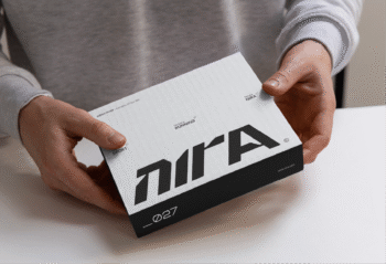 Packaging pour vêtements de sport au design moderne, pensé pour valoriser la marque et ses produits