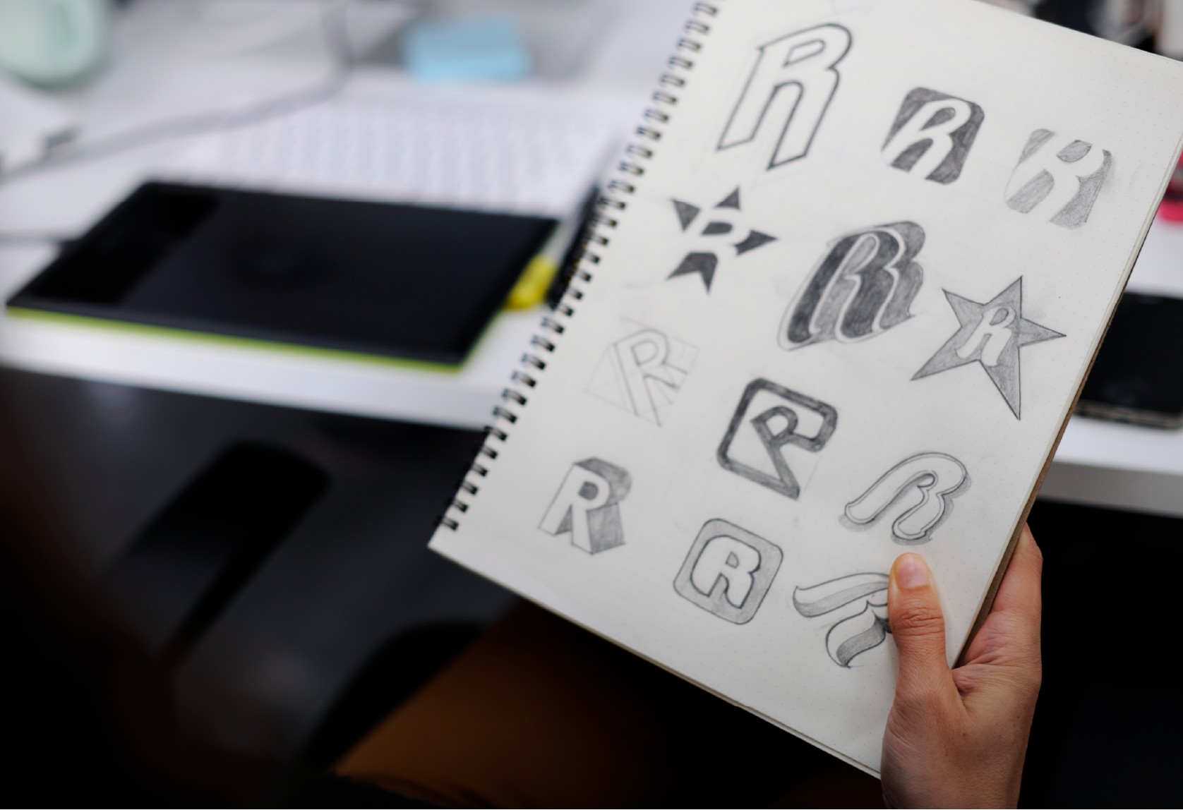 Création d'un logo professionnel pour l'identité visuelle d'une entreprise
