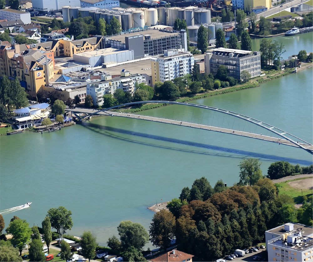 Passerelle reliant Saint-Louis aux abords de Bâle